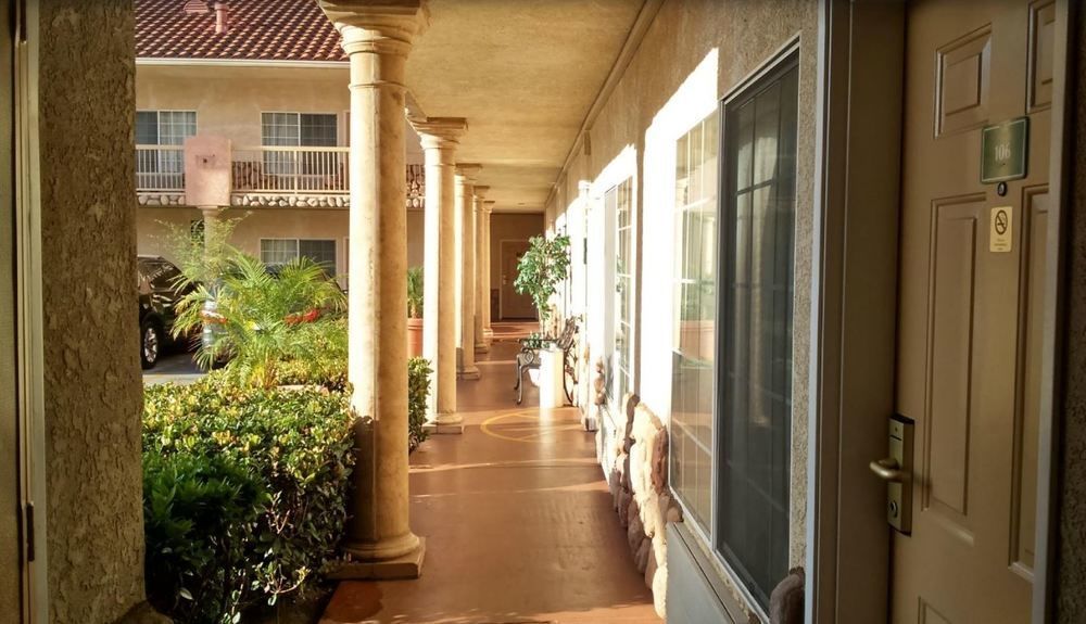Mid City Inn & Suites Pico Rivera Exterior photo